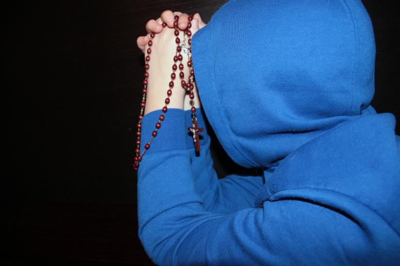 Free stock image of Man in Blue Praying created by Pixabay