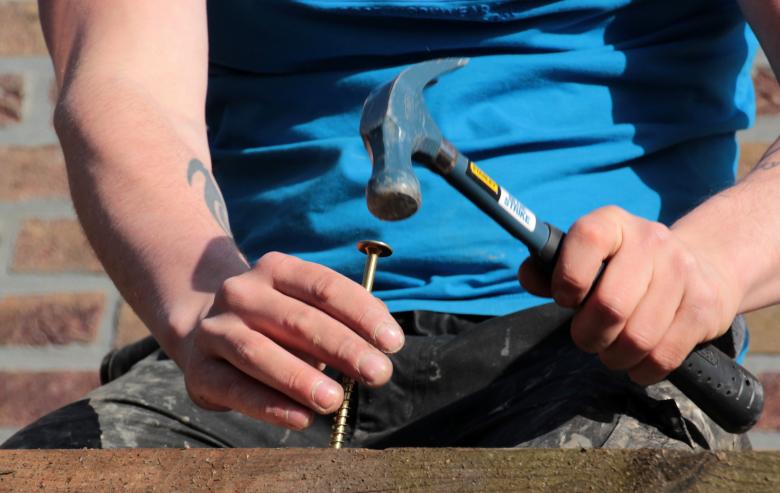 Free stock image of Hammering a Screw created by Pixabay