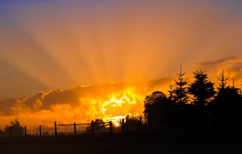Free stock image of Setting Sun created by Pixabay