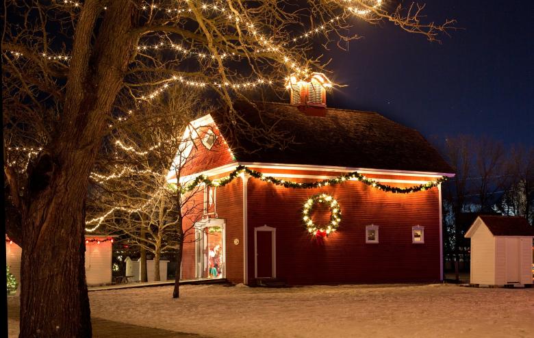 Free stock image of Christmas House created by Pixabay