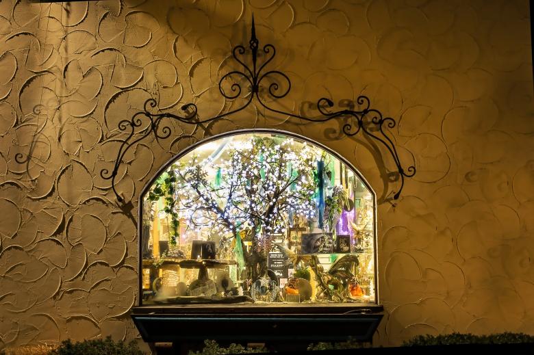 Free stock image of Window with Ornaments created by Pixabay