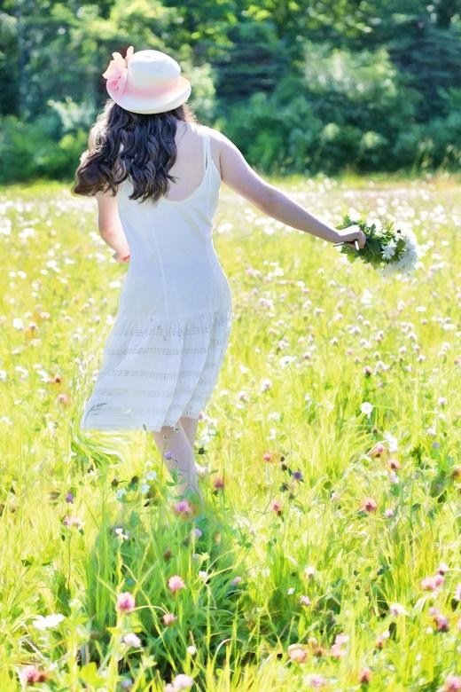 Free stock image of Girl in the Field created by Pixabay