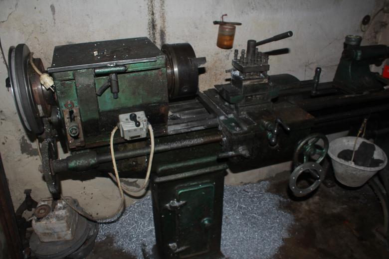 Free stock image of Old Metalworking Lathe Machine created by Satrio wijoyo
