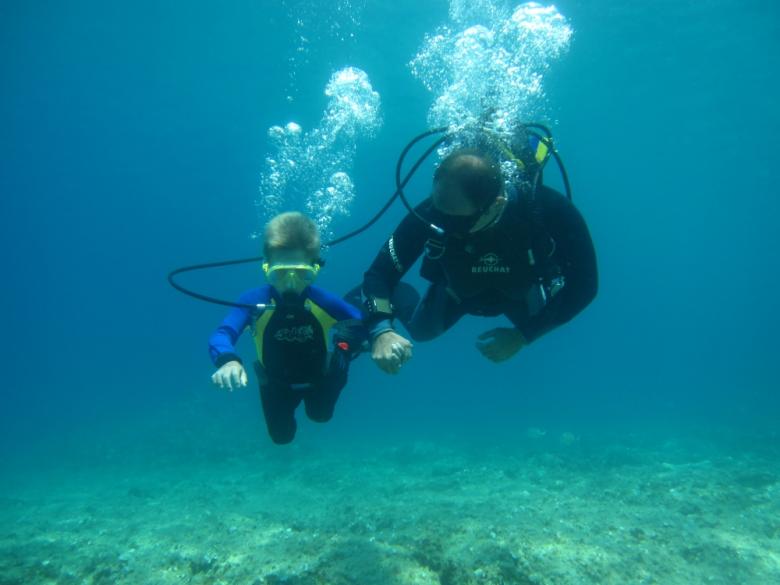 Free stock image of Diving Under the Sea created by GGL Hun