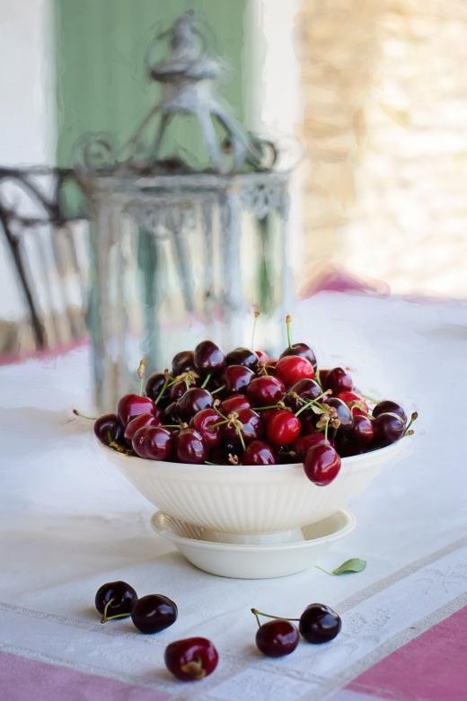 Free stock image of Cherries in a Bowl created by Pixabay