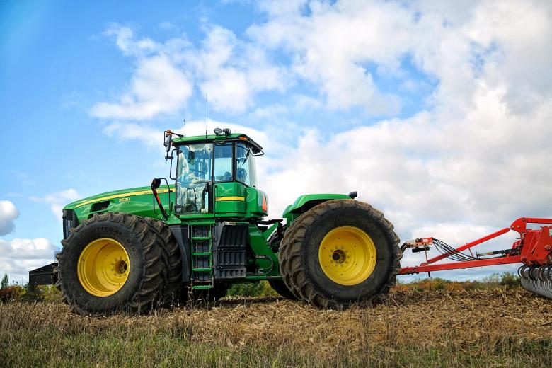 Free stock image of Tractor in the Field created by Pixabay