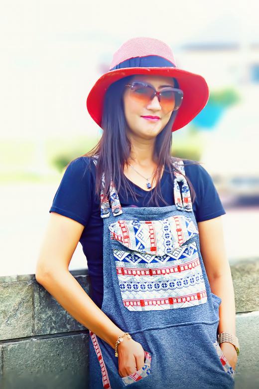 Free stock image of Girl with Red Hat created by Satrio aribowo