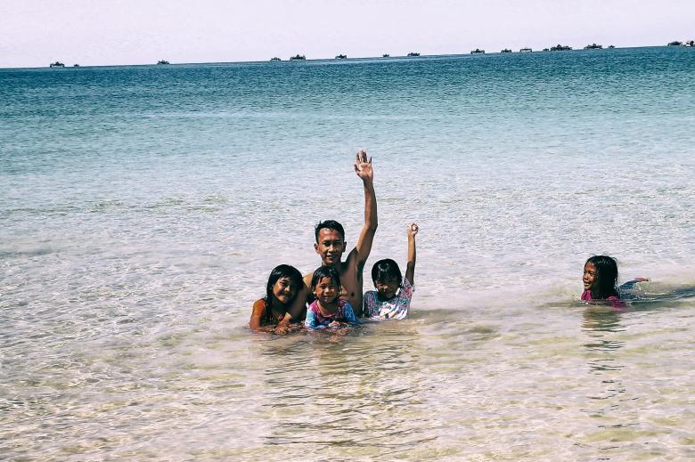 Free stock image of Swimming in the Ocean created by Satrio aribowo