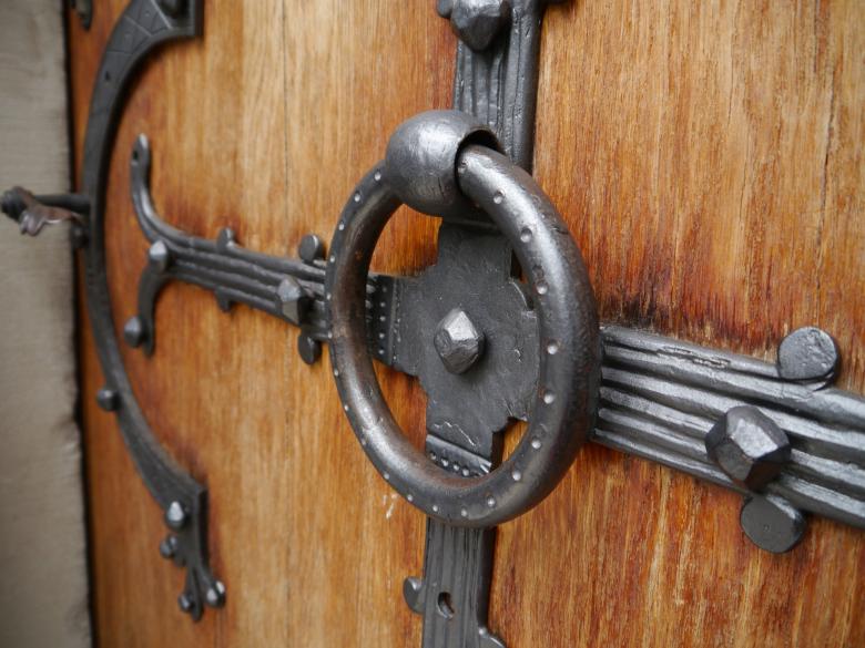 Free stock image of Metal work on the Door created by Pixabay