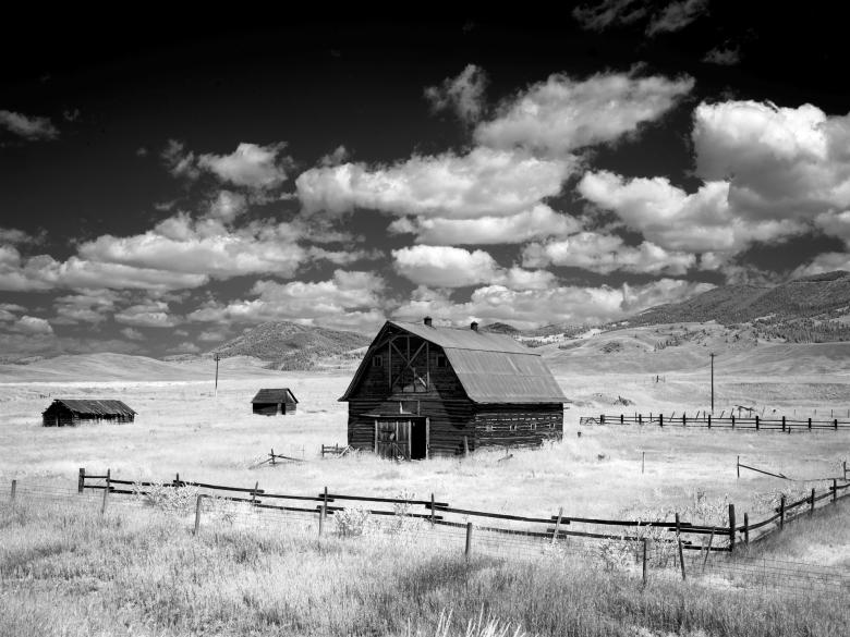 Free stock image of Barn in the Farm created by Pixabay