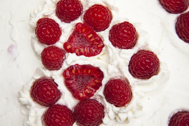 Free stock image of Berries on the Cake created by Pixabay