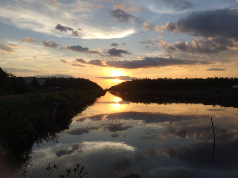 Free stock image of Reflection at Sunset created by Rikson Roberto