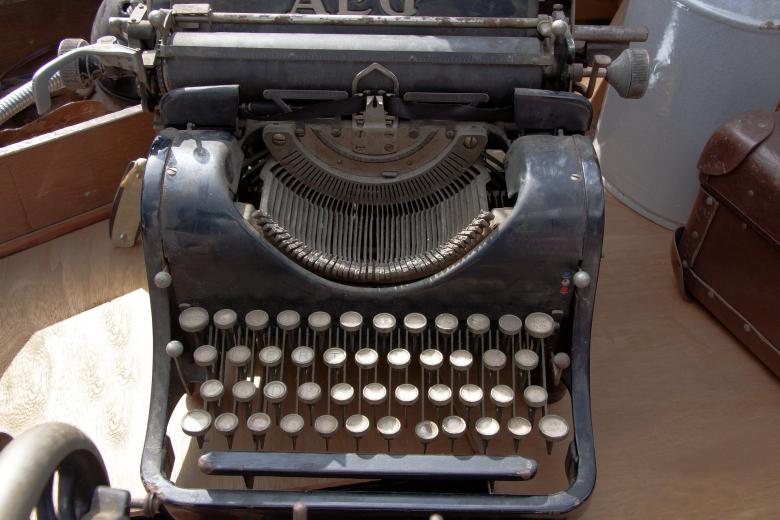 Free stock image of Old Typewriter created by Pixabay