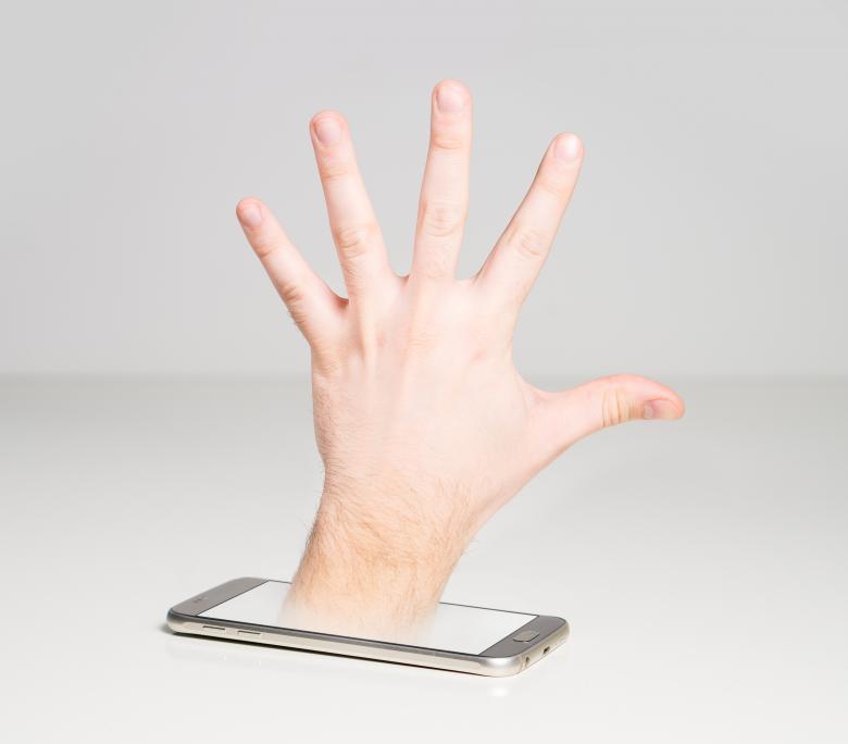 Free stock image of Hand in the Phone created by Pixabay