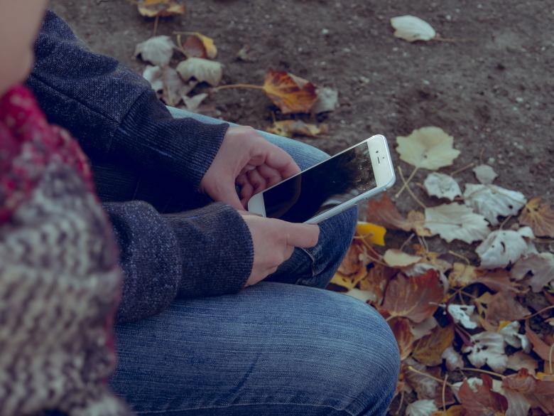 Free stock image of Using Apple Iphone created by Pixabay