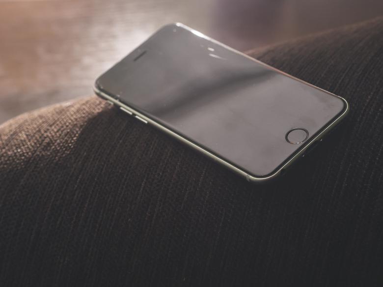 Free stock image of Phone on the Couch created by Pixabay
