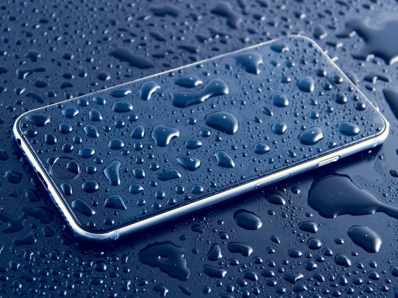 Free stock image of Water Drops on the Phone created by Pixabay