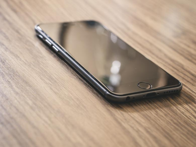 Free stock image of Phone on the Table created by Pixabay