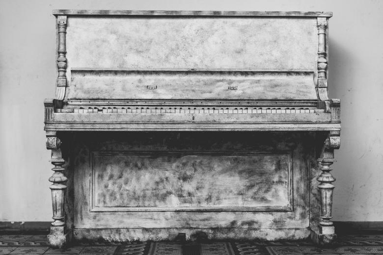Free stock image of Old Piano created by Pixabay