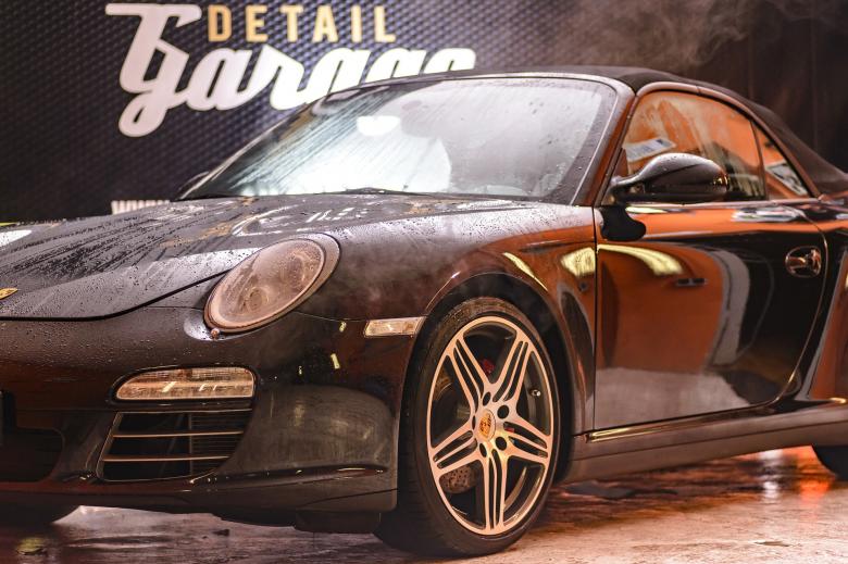 Free stock image of Porsche in the Garage created by Pixabay