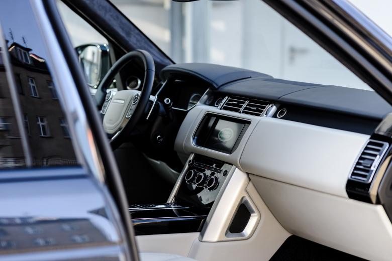 Free stock image of Land Rover Interior created by Pixabay