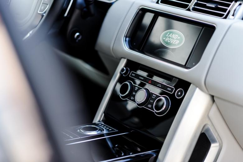 Free stock image of Land Rover Interior created by Pixabay