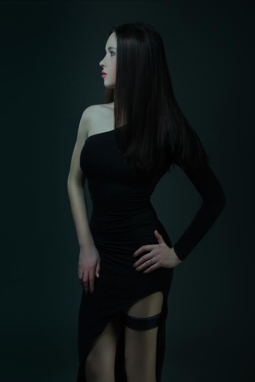Free stock image of Lady in Black created by Pixabay