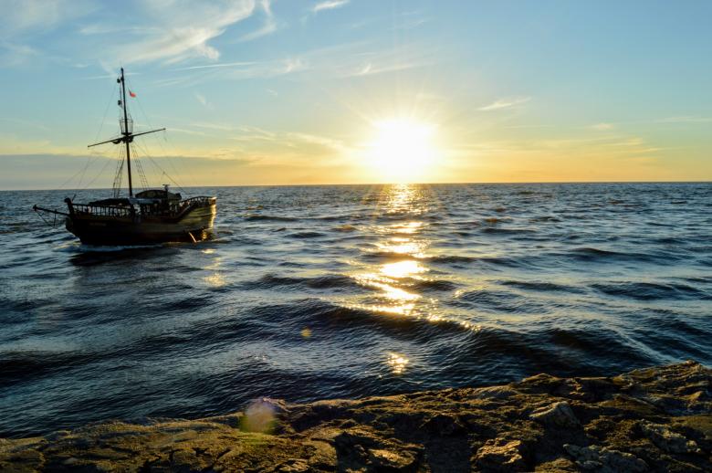 Free stock image of Sailing ship floating in the sea created by Ivan Shidlovski