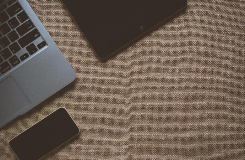 Free stock image of Electronics on the Sackcloth created by Pixabay