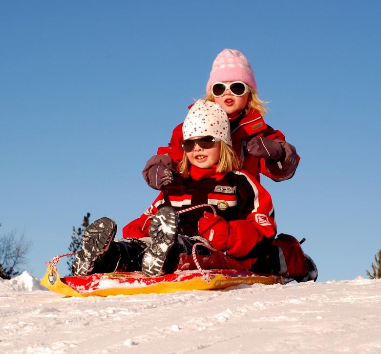 Free stock image of Siblings in Winter created by Pixabay