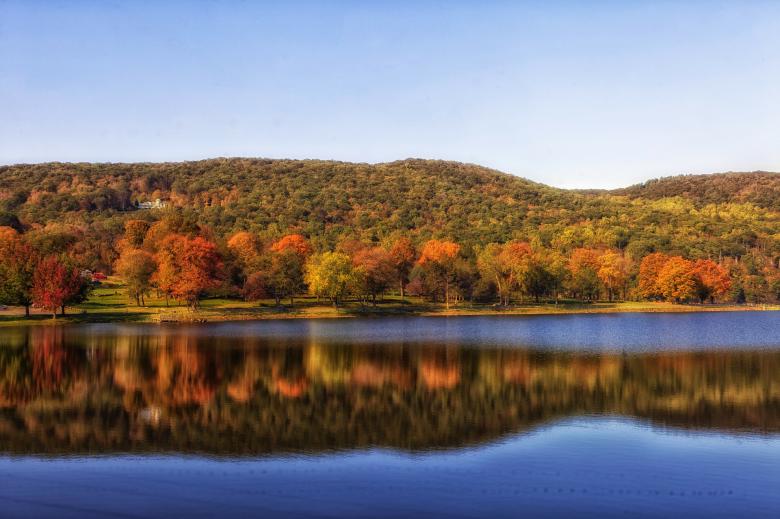 Free stock image of Squantz Pond created by Pixabay