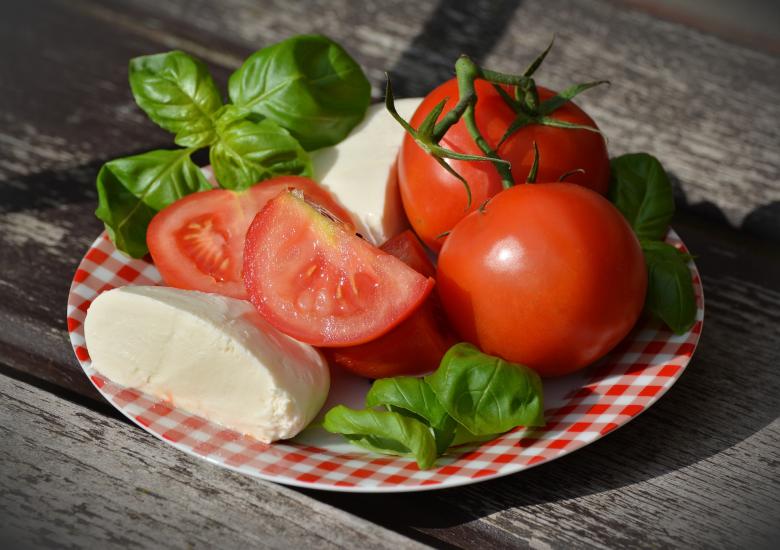 Free stock image of Tomatoes in the Plate created by Pixabay