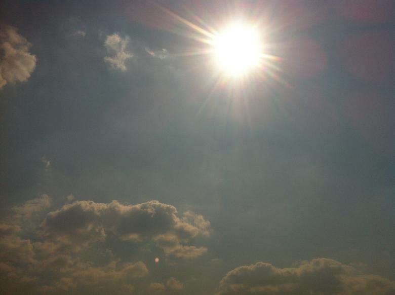 Free stock image of The Sun in Beng Lake created by Sen Bavel
