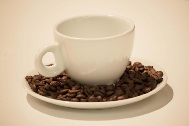 Free stock image of White Coffee Cup with Beans created by Eduardo Soares Bogosian