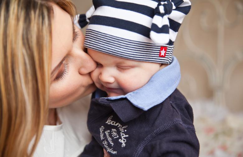 Free stock image of Mother's Love created by Pixabay