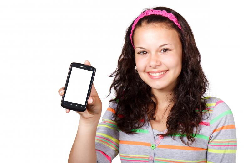 Free stock image of Girl with Mobile created by Pixabay
