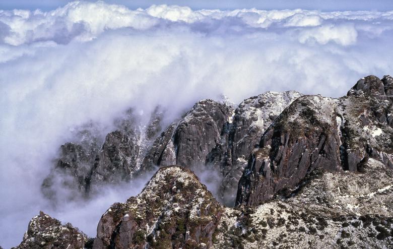 Free stock image of Cloudy Mountains created by Pixabay