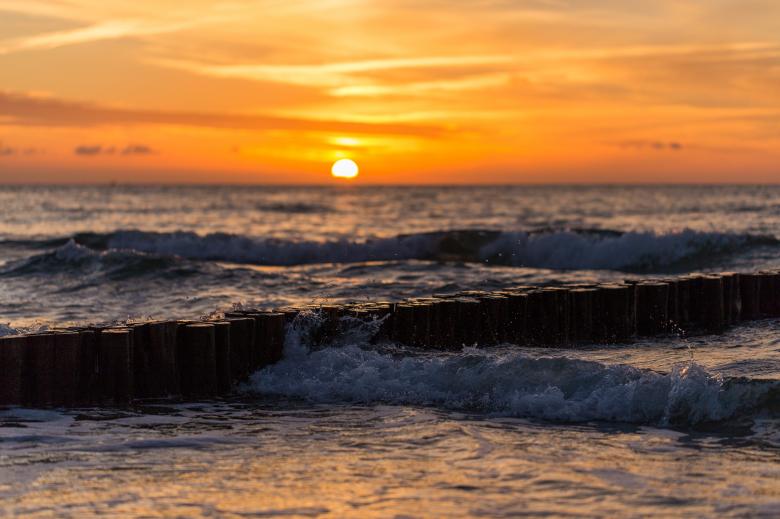 Free stock image of  Wavy Water created by Pixabay