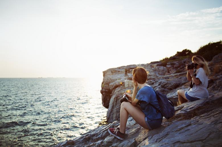 Free stock image of Two Girls on the Cliff created by Pixabay