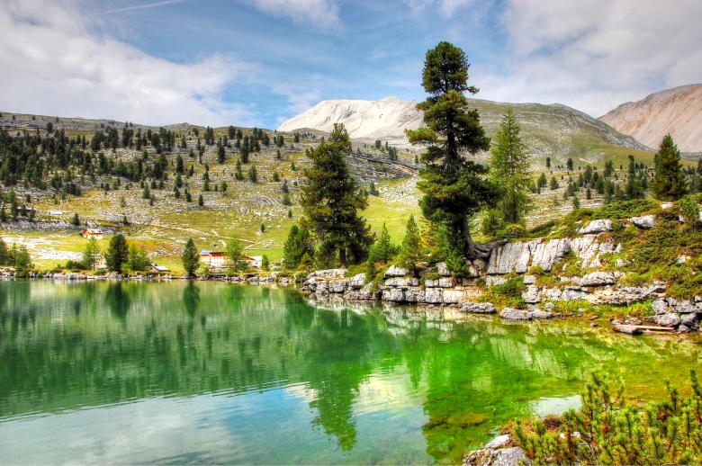 Free stock image of Beautiful Lake in the Valley created by Pixabay