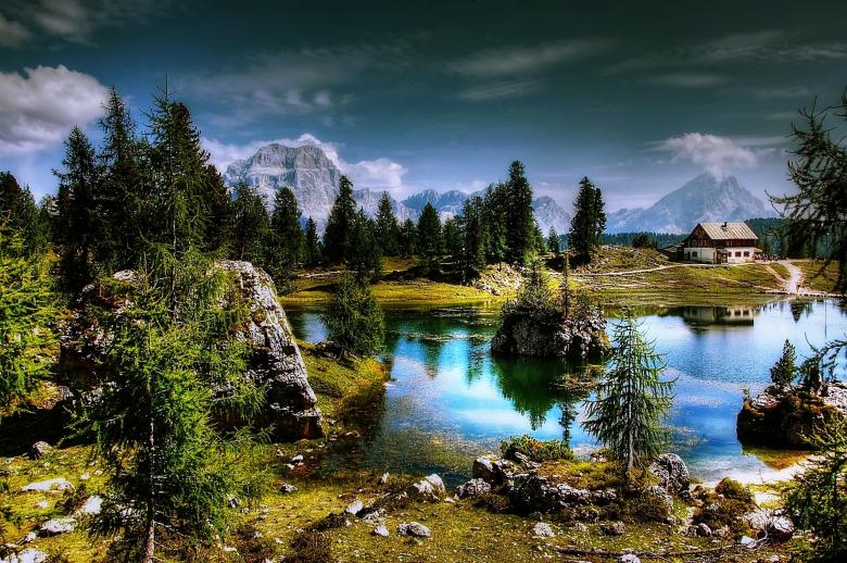 Free stock image of Scenic Lago Federa created by Pixabay