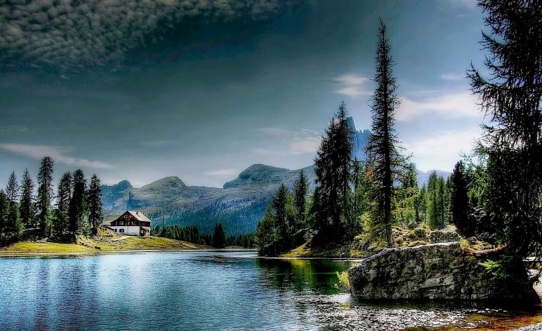 Free stock image of Lago Federa created by Pixabay