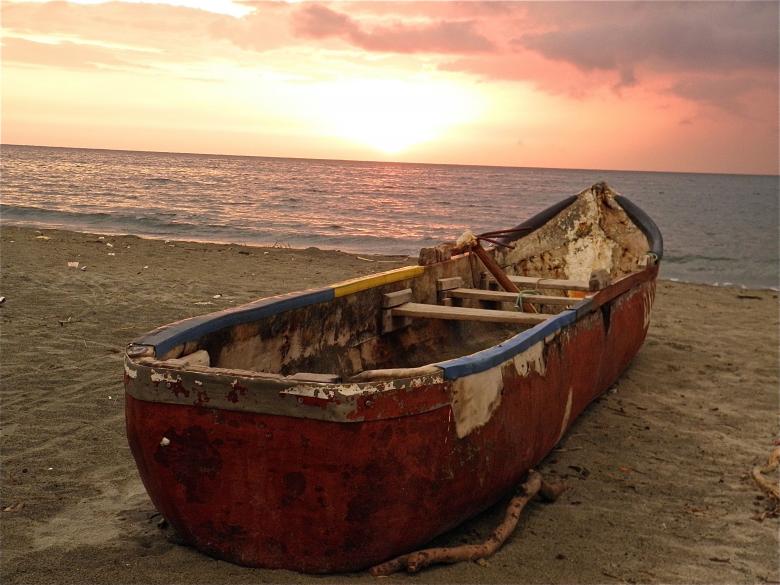 Free stock image of Old Weathered Fishing Boat created by Roberto Fernandez Rizo