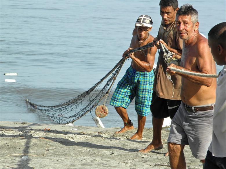 Free stock image of Men Pulling Nets on the Beach created by Roberto Fernandez Rizo