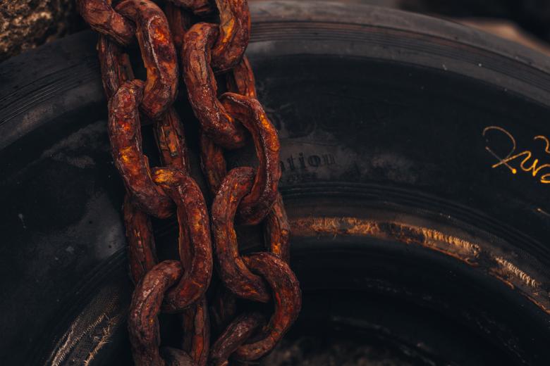 Free stock image of Rusty Chain on Rubber Tire created by Free Texture Friday