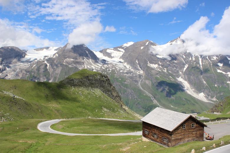 Free stock image of Cottage overlooking the mountains created by Hassan Yahya Alali