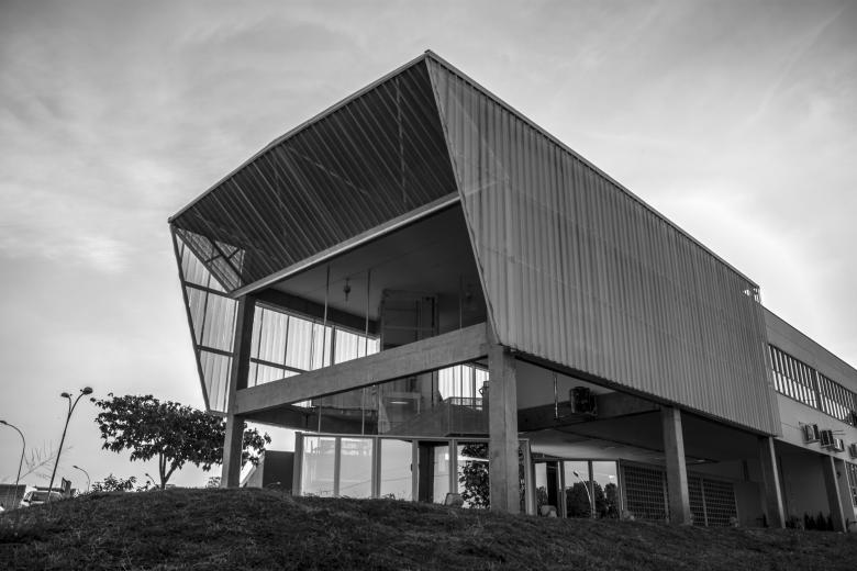 Free stock image of Modern Building in Black and White created by Eduardo Soares Bogosian