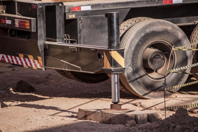 Free stock image of Hydraulic Crane Foot created by Eduardo Soares Bogosian