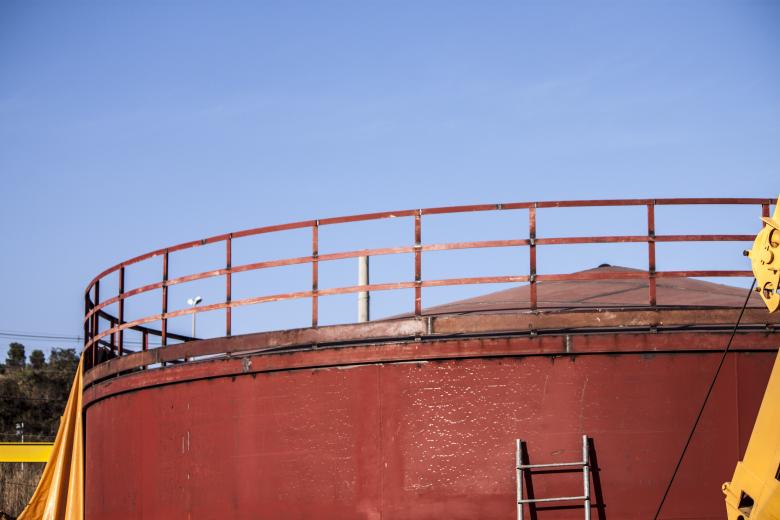 Free stock image of Hand Rails on Red Tank created by Eduardo Soares Bogosian