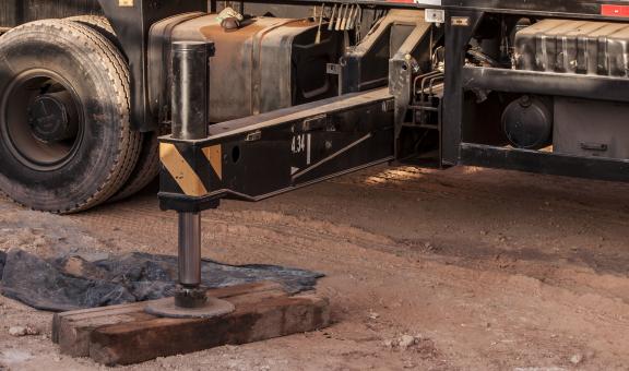 Stabilizing Mechanism for Crane